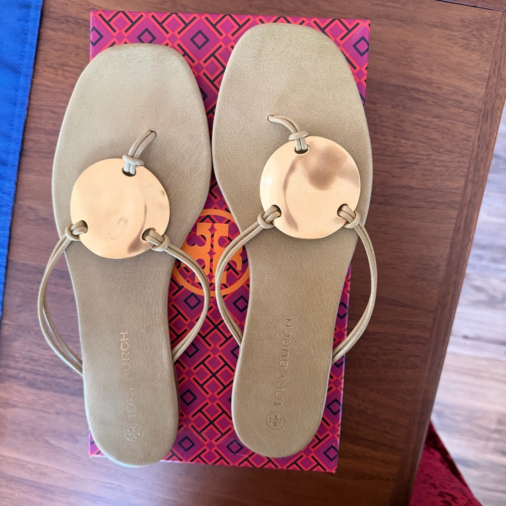 Tory Burch Patos Sandals in color “Palm” - Picture 4 of 6
